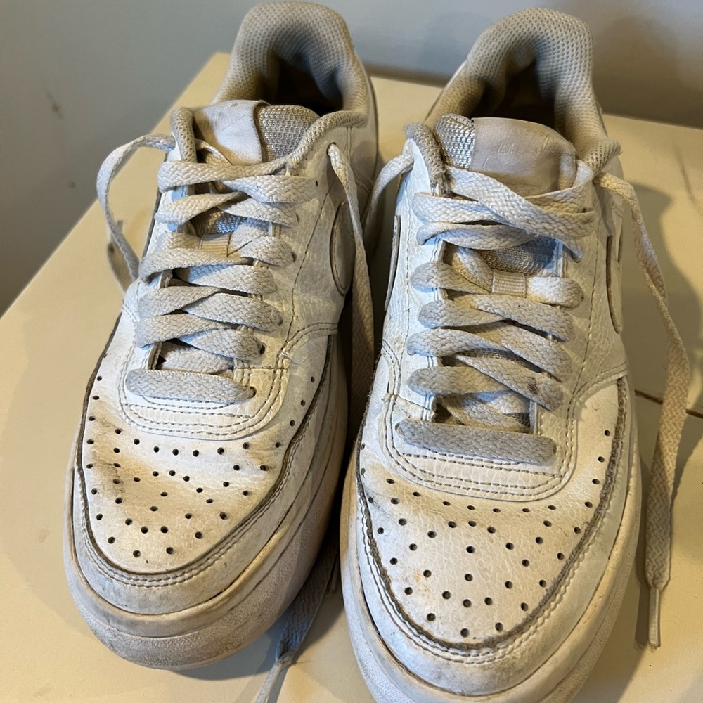 Nike - Picture 4 of 5